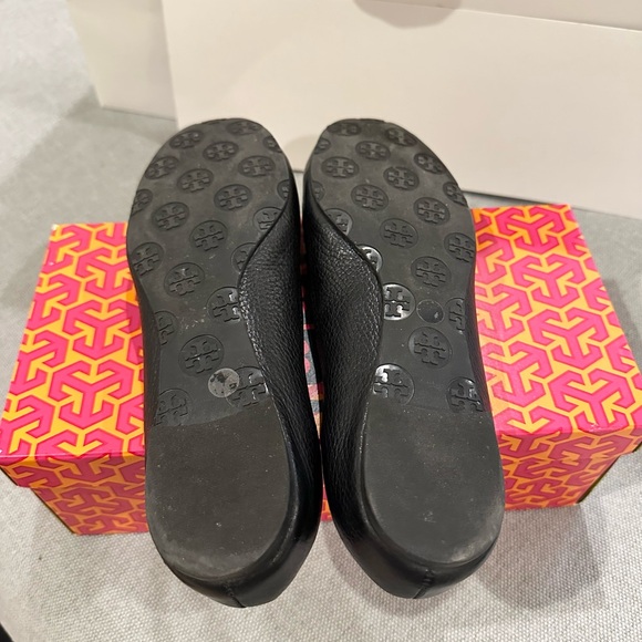 Moving sale. Tory Burch Black Leather Logo Ballet Flats - Picture 6 of 6